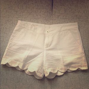 5” Buttercup Scallop Hem Short